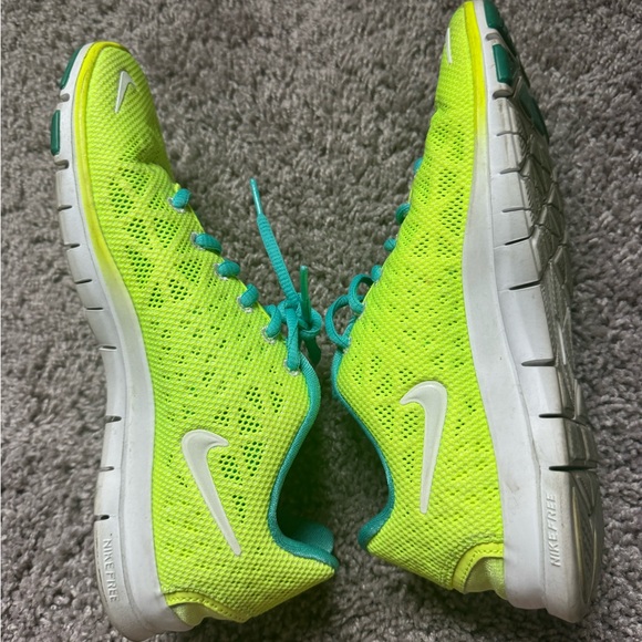 Nike Free RN shoes - Picture 3 of 3